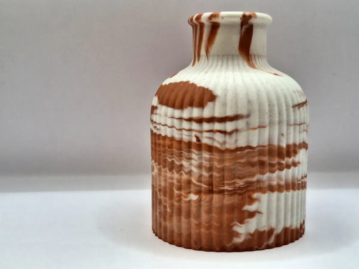 Vase cannelé - Jesmonite